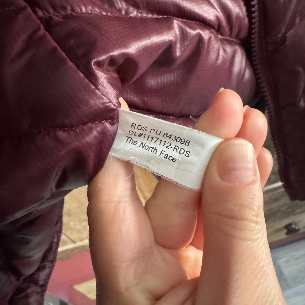 NORTH FACE WOMENS EXTRA SMALL MAROON JACKET - Picture 10 of 12